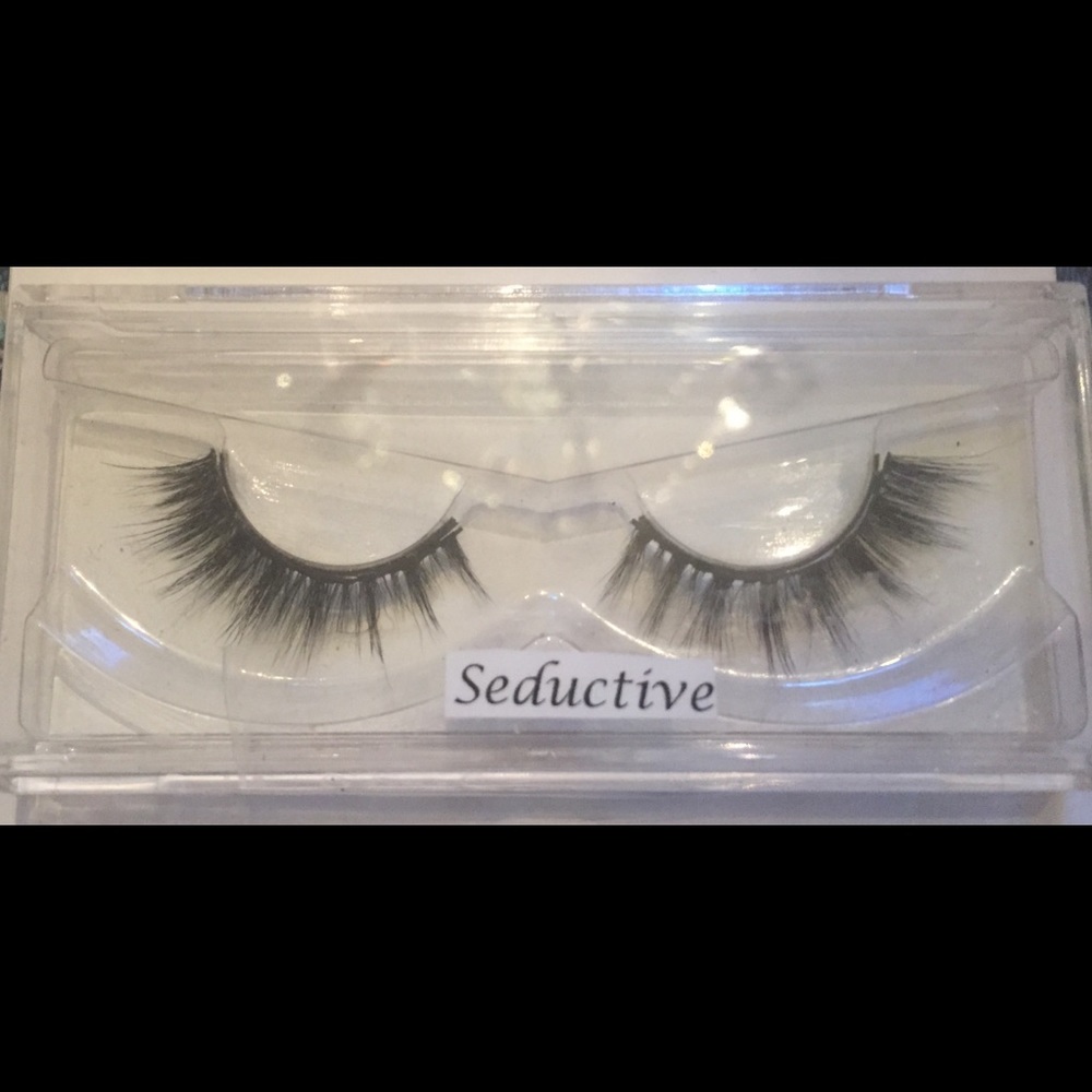 Magnetic Lashes Model: Seductive